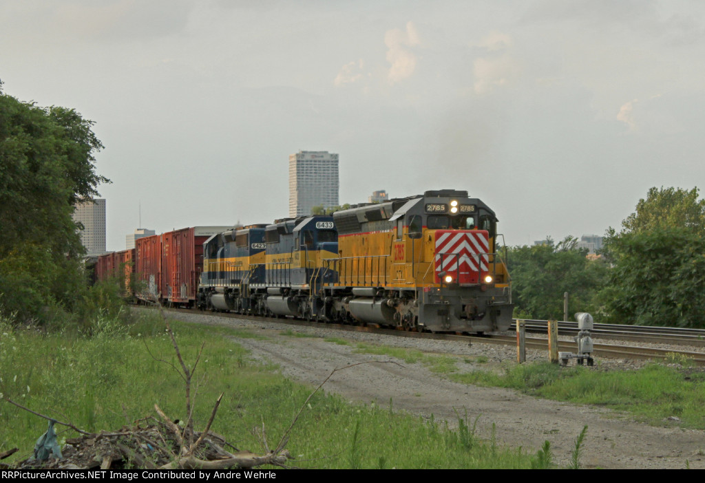 CITX 2785 leads two ICE SD40-2s on CP 276 eastbound